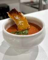 Gazpacho met lookbroodje